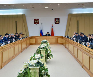 Губернатор провел расширенное заседание правительства Подмосковья по вопросам расселения граждан из ветхого жилья и строительства соцучреждений