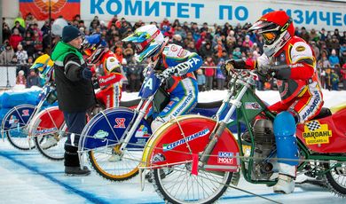 Соревнования по мотогонкам на льду среди юниоров прошло в Подмосковье
