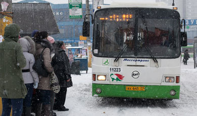 Власти  московской области советуют пересесть на общественный транспорт из-за гололеда на дорогах 