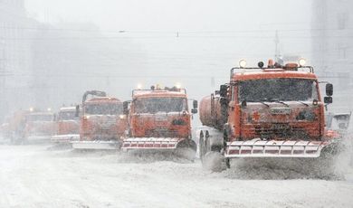 Около 5,5 тысяч коммунальщиков и порядка 1,7 тыс. единиц спецтехники убирают выпавший снег в Подмосковье