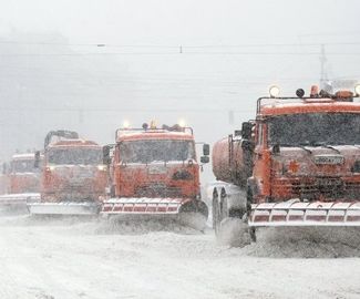 Около 5,5 тысяч коммунальщиков и порядка 1,7 тыс. единиц спецтехники убирают выпавший снег в Подмосковье