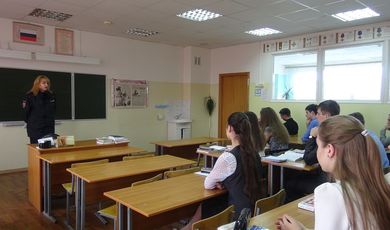 Полицейские ОМВД России по Зарайскому району провели урок правовой грамотности с учащимися 11 класса местной гимназии
