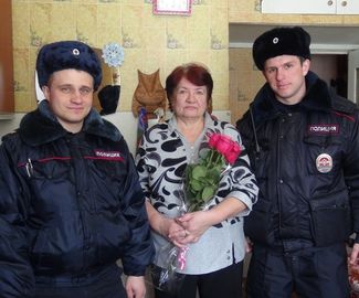 Полицейские ОМВД России по г.о. Зарайск в рамках акции «8 марта – в каждый дом» посетили мать сотрудника, погибшего при исполнении  служебных обязанностей