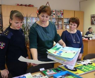 В ОМВД России по г.о. Зарайск прошел конкурс рисунков и поделок «Полиция глазами детей»