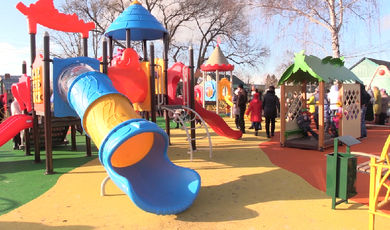 Порядка 240 детских площадок установили в Подмосковье с начала года