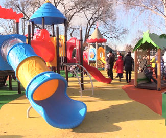 Порядка 240 детских площадок установили в Подмосковье с начала года