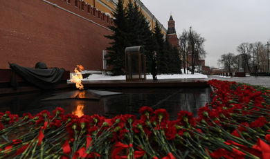 Делегация Подмосковья возложила цветы к Могиле Неизвестного Солдата