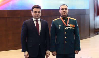 Губернатор поздравил военных с Днем защитника Отечества