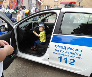 Автоинспекторы Зарайска напомнили о дорожной безопасности в день защиты детей