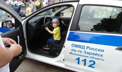 Автоинспекторы Зарайска напомнили о дорожной безопасности в день защиты детей