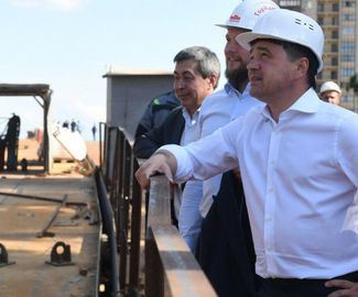 Воробьев проверил ход строительства путепровода между Горьковским и Носовихинским шоссе в Реутове