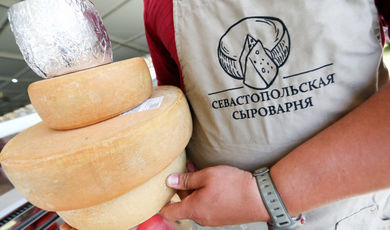 Андрей Воробьев проверил готовность к открытию фестиваля фермерской продукции «Сыр. Пир. Мир»