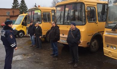 Автоинспекторы Зарайска проверили школьные автобусы.