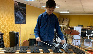 Поставка духовых и ударных инструментов стартовала в детские школы искусств Подмосковья.
