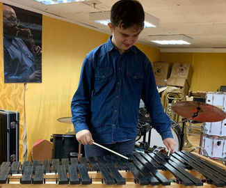 Поставка духовых и ударных инструментов стартовала в детские школы искусств Подмосковья.