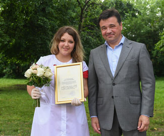 Губернатор наградил медиков Чеховской областной больницы.