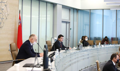 Андрей Воробьев провел совещание с членами правительства и главами округов/