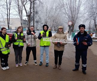 Автоинспекторы Зарайска и студенты напомнили жителям о безопасности на дороге