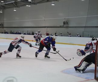 Зарайские ветераны спорта вышли в плей-офф турнира по хоккею c шайбой.