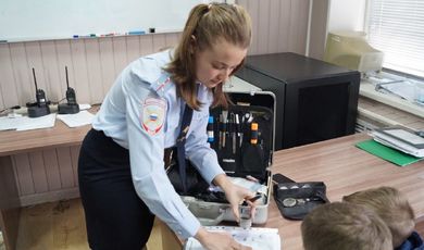Информационно-агитационная акция «Знакомство с профессией полицейского» прошла в Зарайске