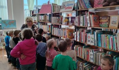 Для малышей, которые посещают Зарайскую Детскую библиотеку, библиотекари всегда стараются организовать какую-нибудь познавательную или игровую программу. 