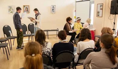 28 апреля в Центральной библиотеке в рамках проекта «Театральная пятница» состоялась читка пьесы Марии Ладо «Очень простая история».