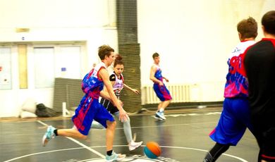 Зарайские баскетболисты заняли призовые места на турнире по баскетболу среди смешанных команд, который был посвящен Дню защитника Отечества и 8 марта. Он проходил в спортивном зале «НИТИ Арена» в Рязани.
