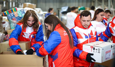 Подмосковные волонтеры отправили первую фуру «Добрых дел» с питьевой водой в Орск