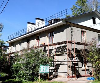 В рамках краткосрочного плана в текущем году запланирован капитальный ремонт общего имущества в 43 МКД. Работы уже ведутся полным ходом, задействовано всего восемь бригад.