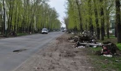 Зарайские муниципальные дороги очищают от мусора