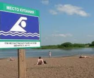 Городской пляж на Осетре не успели привести в порядок к началу сезона