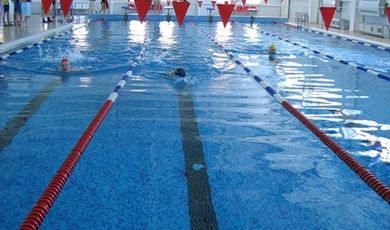 27 зарайских инвалидов и пенсионеров приняли участие в соревнованиях по плаванию