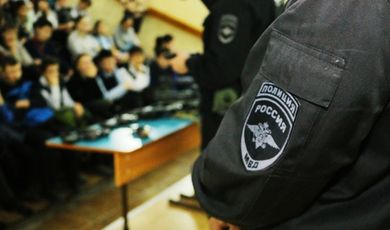Зарайские полицейские провели в школе Урок мужества