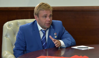 Губернатор Андрей Воробьев провел встречу с космонавтом Максимом Сураевым