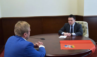 Губернатор Андрей Воробьев провел встречу с космонавтом Максимом Сураевым