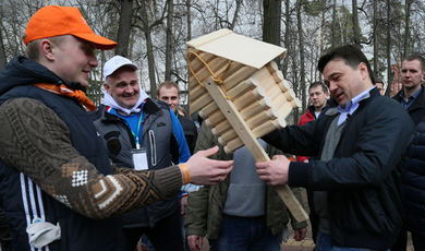 Андрей Воробьев принял участие в областном субботнике в Раменском районе