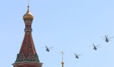 Глава Подмосковья посетил Парад Победы 9 мая