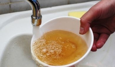 Жители деревни Мендюкино вынуждены пить желтую воду